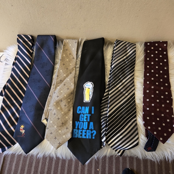 Assorted Men's Ties Collection - Picture 5 of 9